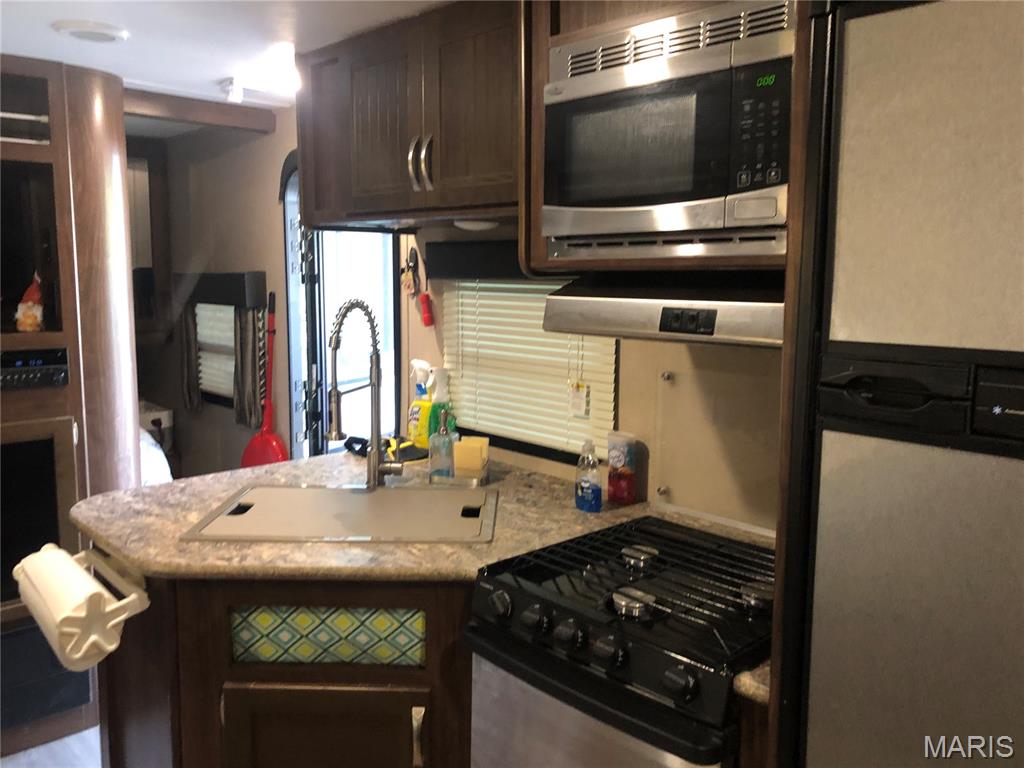 Castaway Cove - Land