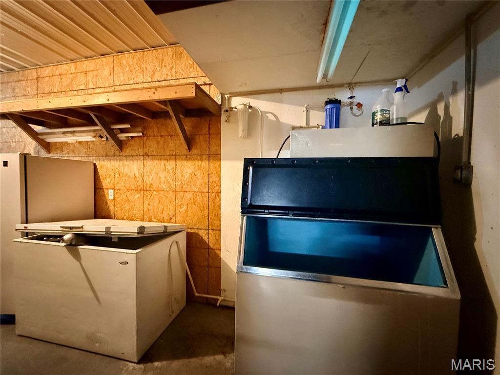 Lake Perry - Commercial Sale