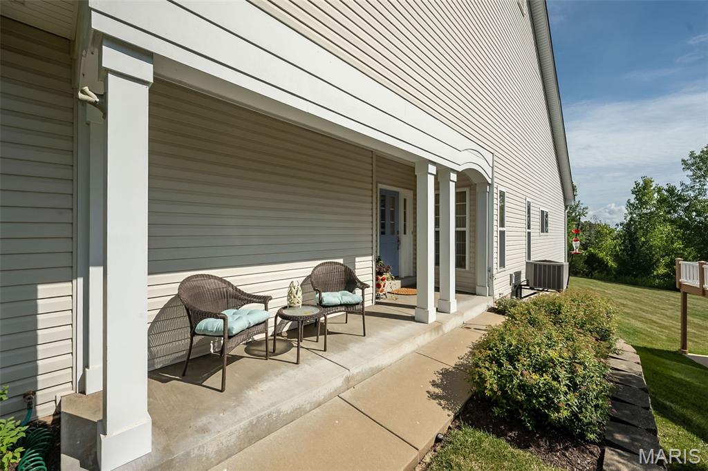 623 Bluffs View Court