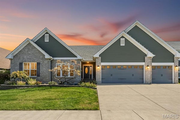 547 MIRALAGO SHORE DR, SAINT PETERS, MO 63376 - Image 3536f1bad52ea5ec2c35cddce3b57607/1970072412