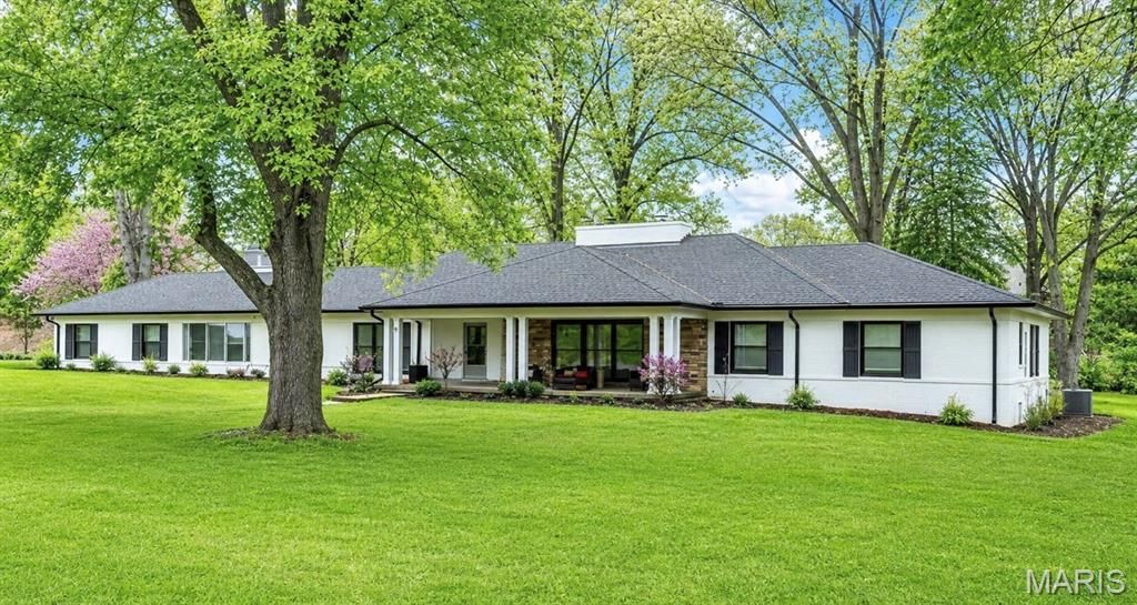Photo of 18 Country Aire Drive, St Louis, MO 63131 (MLS # 26026960)