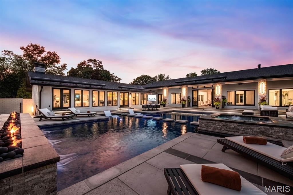 522 Tregaron Place