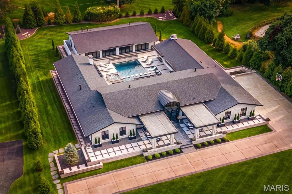 522 Tregaron Place