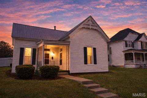 Photo of 210 S Court Street, Bowling Green, MO 63334 (MLS # 25066786)