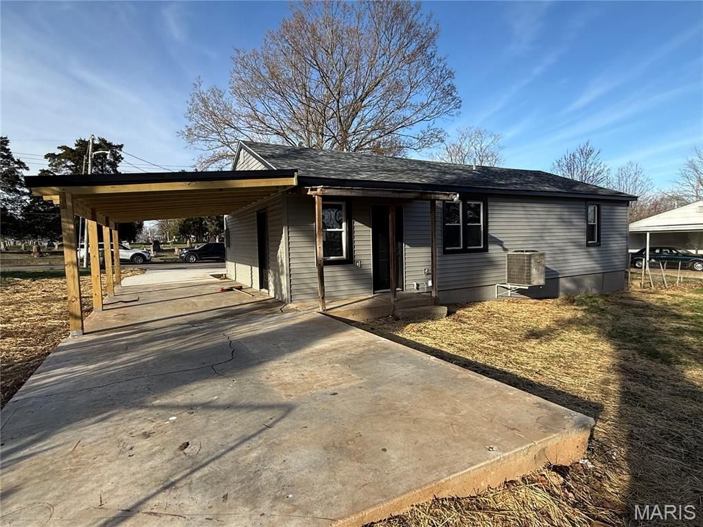 Photo of 28 Park Street, Farmington, MO 63640 (MLS # 26014206)