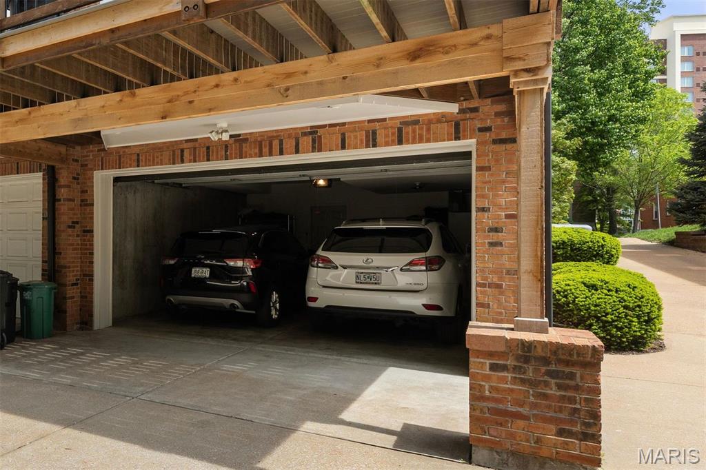 Brighton Way Twnhms A Condo - Residential