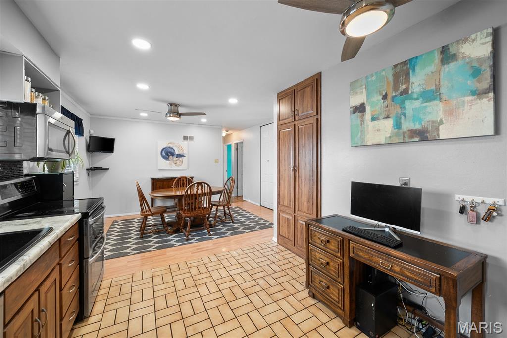 Lin-Tel Manor - Residential