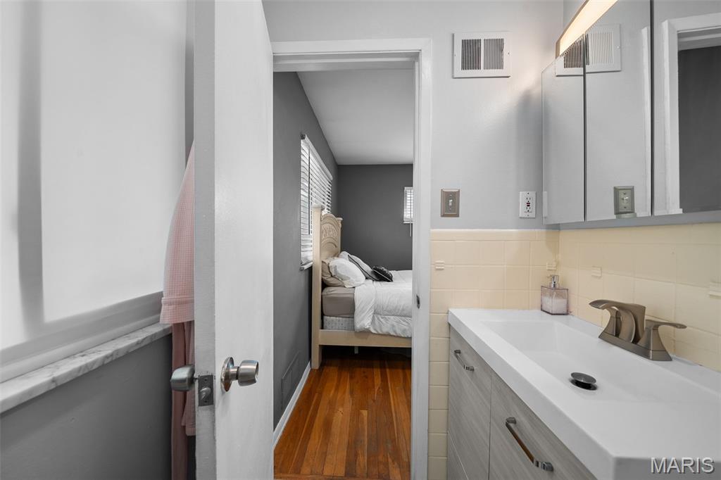 Lin-Tel Manor - Residential