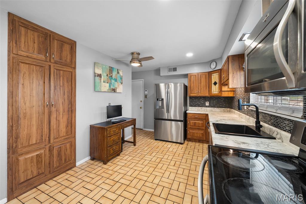 Lin-Tel Manor - Residential