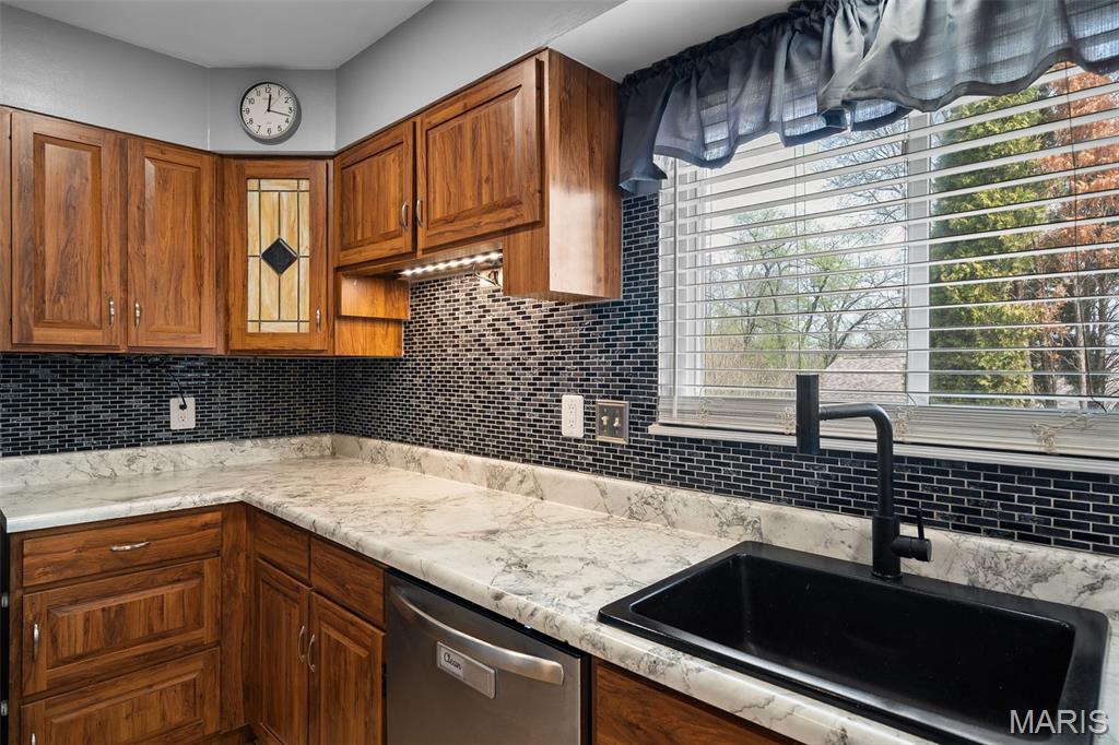 Lin-Tel Manor - Residential