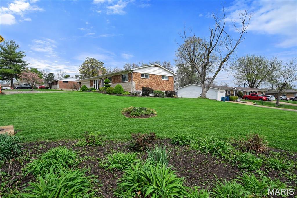 Lin-Tel Manor - Residential