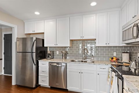 Tiny photo for 522 N Kirkwood Road #2B, Kirkwood, MO 63122 (MLS # 25066393)