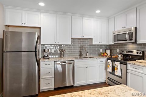 Tiny photo for 522 N Kirkwood Road #2B, Kirkwood, MO 63122 (MLS # 25066393)
