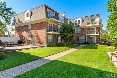 Tiny photo for 522 N Kirkwood Road #2B, Kirkwood, MO 63122 (MLS # 25066393)