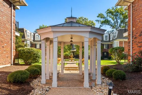 Photo of 522 N Kirkwood Road #2B, Kirkwood, MO 63122 (MLS # 25066393)
