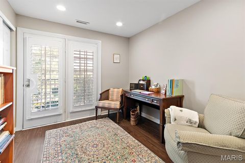 Tiny photo for 522 N Kirkwood Road #2B, Kirkwood, MO 63122 (MLS # 25066393)