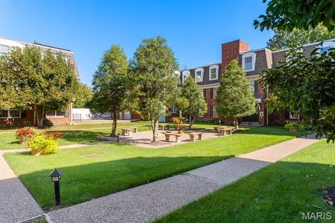 Tiny photo for 522 N Kirkwood Road #2B, Kirkwood, MO 63122 (MLS # 25066393)