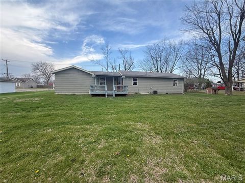 Tiny photo for 103 S 13th Street, Bowling Green, MO 63334 (MLS # 26018755)