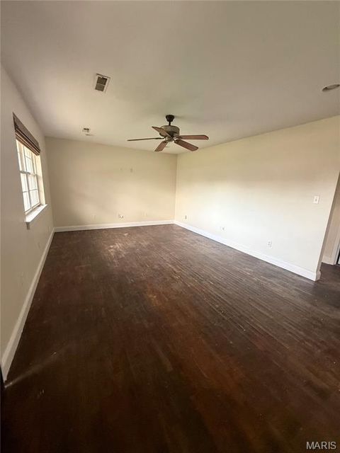 Tiny photo for 103 S 13th Street, Bowling Green, MO 63334 (MLS # 26018755)