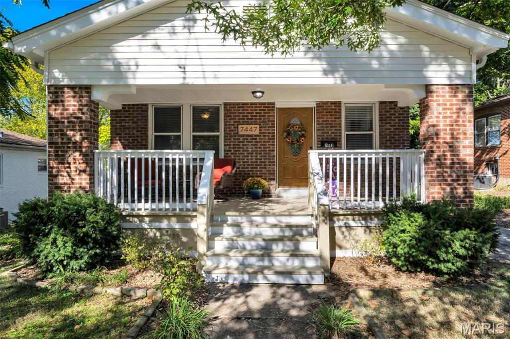Photo of 7447 Gayola Place, Maplewood, MO 63143 (MLS # 26067523)