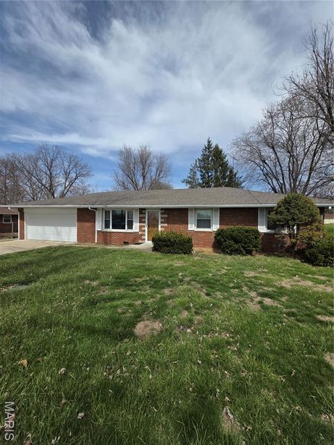 Photo of 7132 W Main Street, Maryville, IL 62062 (MLS # 26017207)