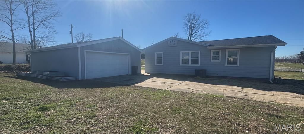 Photo of 647 Dawson Drive, Paris, MO 65275 (MLS # 26013337)