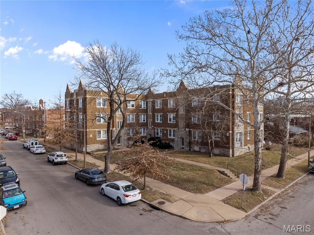 3862 S Spring Avenue