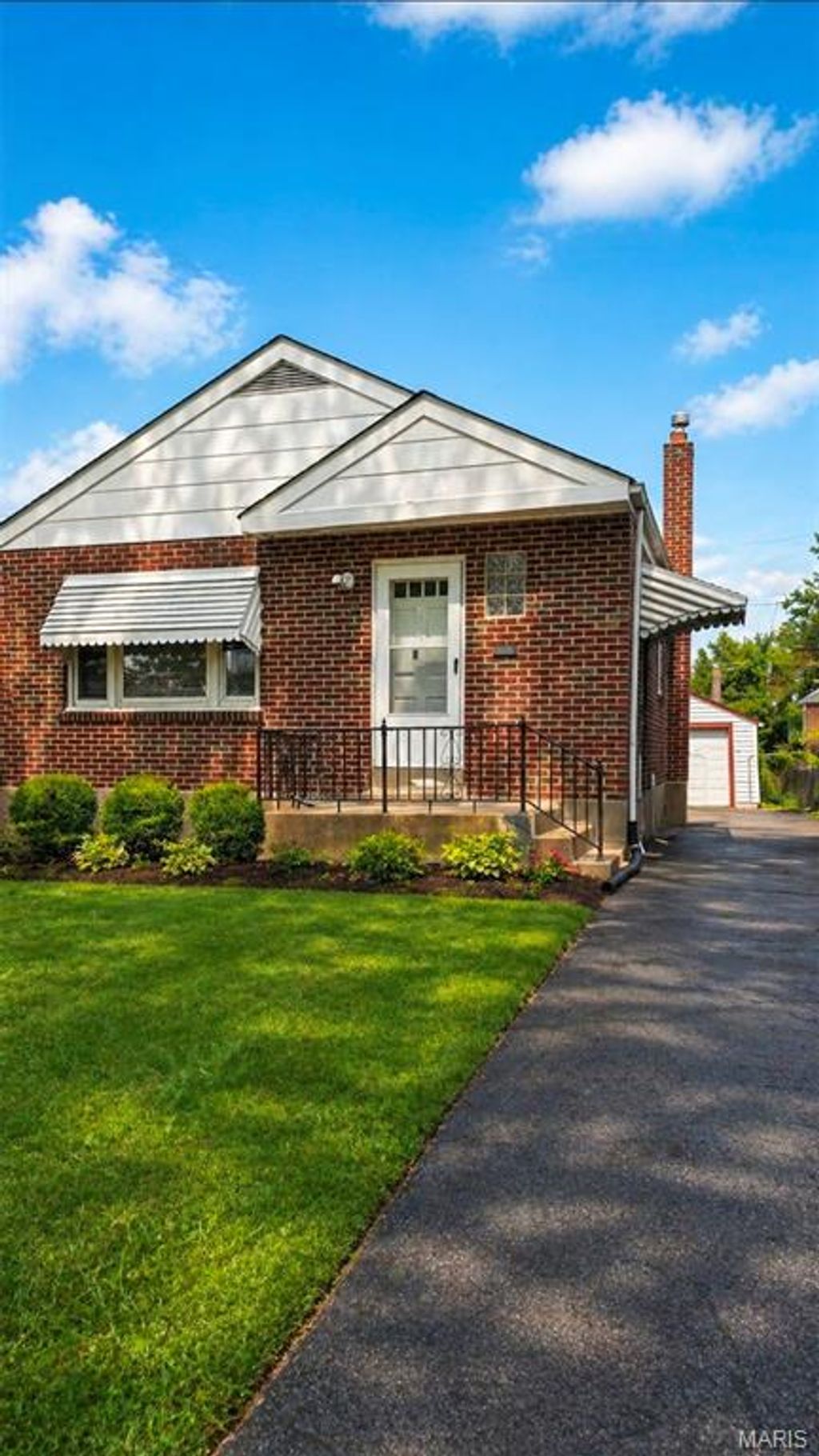 Photo of 6613 Kahns, Northwoods, MO 63121 (MLS # 26026271)