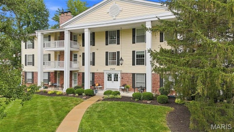 Photo of 1525 Hampton Hall Drive #22, Chesterfield, MO 63017 (MLS # 26038250)