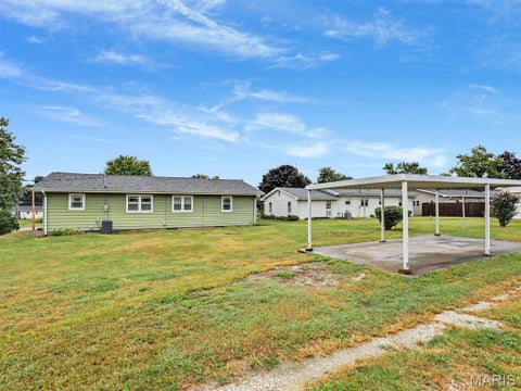 Tiny photo for 1015 Easy Street, Palmyra, MO 63461 (MLS # 26058466)