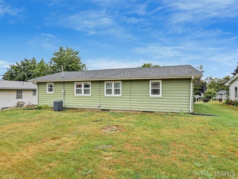 Tiny photo for 1015 Easy Street, Palmyra, MO 63461 (MLS # 26058466)