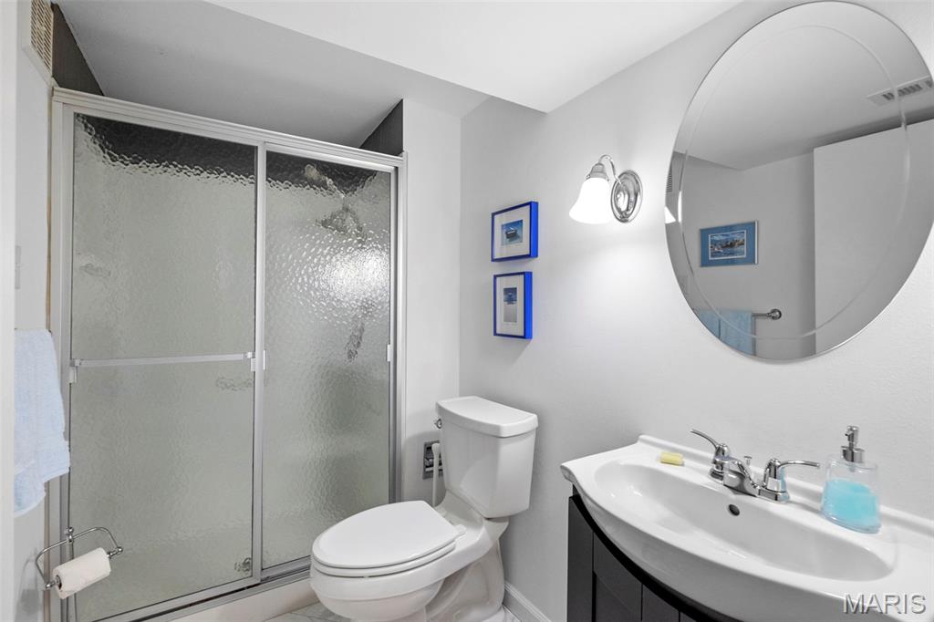 Creve Coeur, Missouri 63141, United States, 4 Bedrooms Bedrooms, ,4 BathroomsBathrooms,Residential,Pending,166414