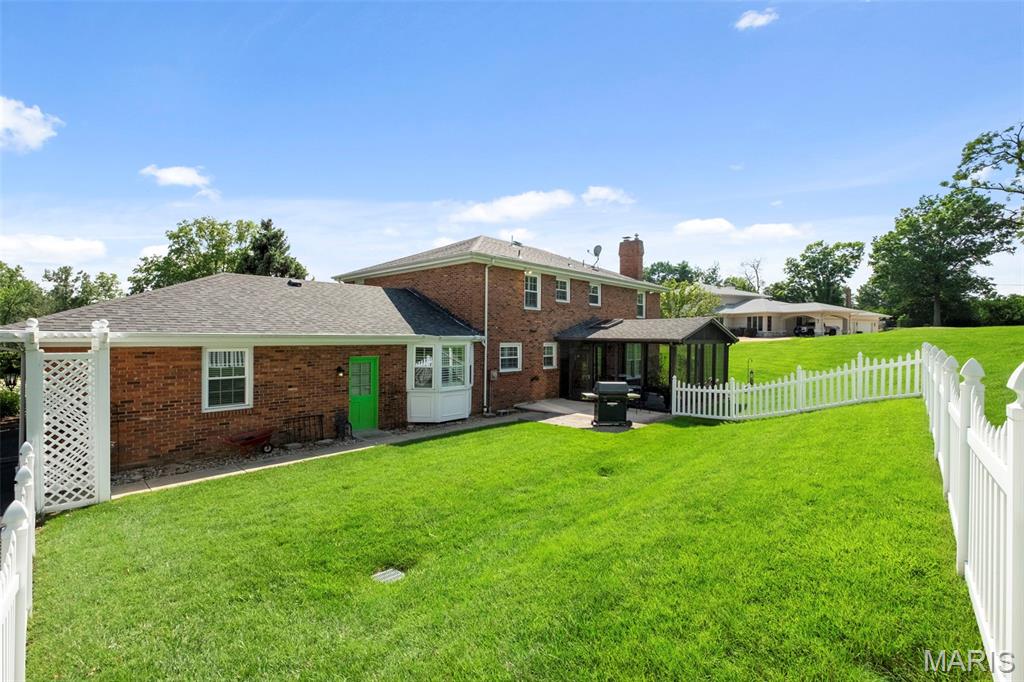 Creve Coeur, Missouri 63141, United States, 4 Bedrooms Bedrooms, ,4 BathroomsBathrooms,Residential,Pending,166414