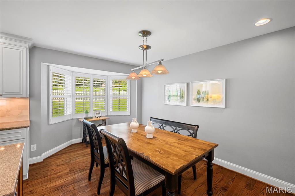 Creve Coeur, Missouri 63141, United States, 4 Bedrooms Bedrooms, ,4 BathroomsBathrooms,Residential,Pending,166414