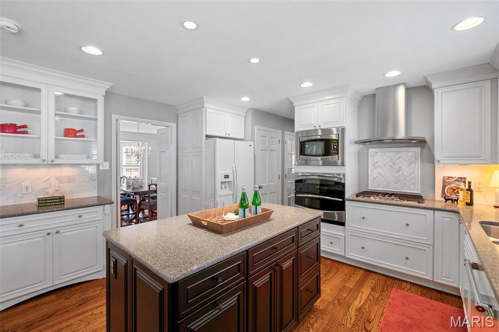 Creve Coeur, Missouri 63141, United States, 4 Bedrooms Bedrooms, ,4 BathroomsBathrooms,Residential,Pending,166414