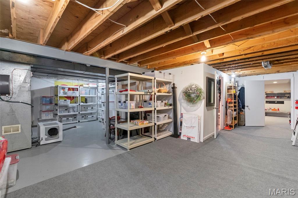 Creve Coeur, Missouri 63141, United States, 4 Bedrooms Bedrooms, ,4 BathroomsBathrooms,Residential,Pending,166414