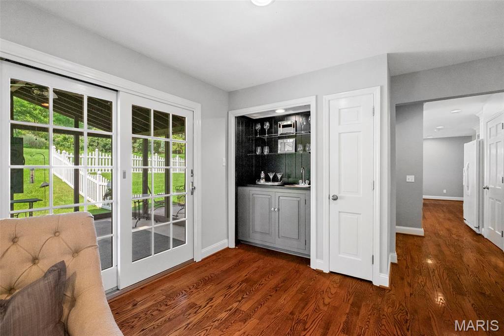 Creve Coeur, Missouri 63141, United States, 4 Bedrooms Bedrooms, ,4 BathroomsBathrooms,Residential,Pending,166414