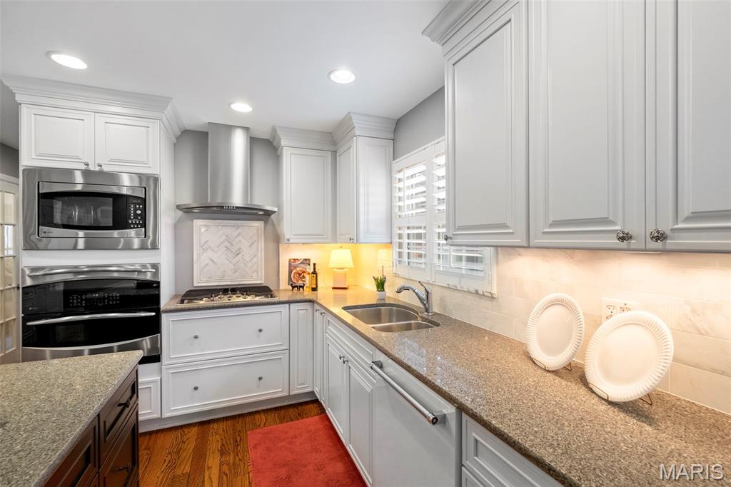 Creve Coeur, Missouri 63141, United States, 4 Bedrooms Bedrooms, ,4 BathroomsBathrooms,Residential,Pending,166414