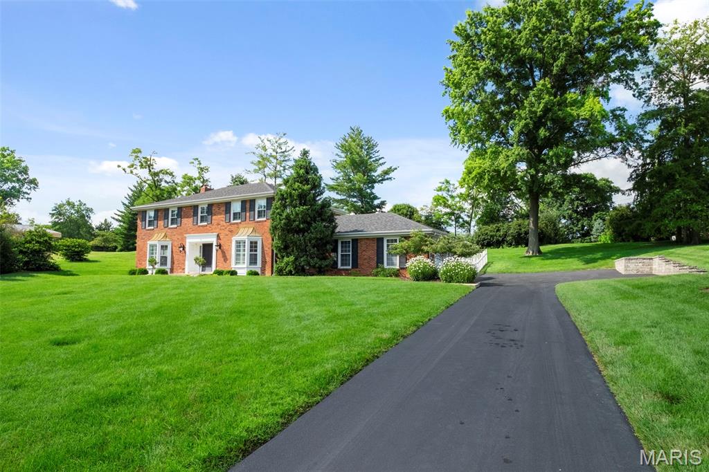 Creve Coeur, Missouri 63141, United States, 4 Bedrooms Bedrooms, ,4 BathroomsBathrooms,Residential,Pending,166414