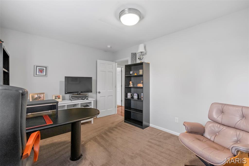 Creve Coeur, Missouri 63141, United States, 4 Bedrooms Bedrooms, ,4 BathroomsBathrooms,Residential,Pending,166414