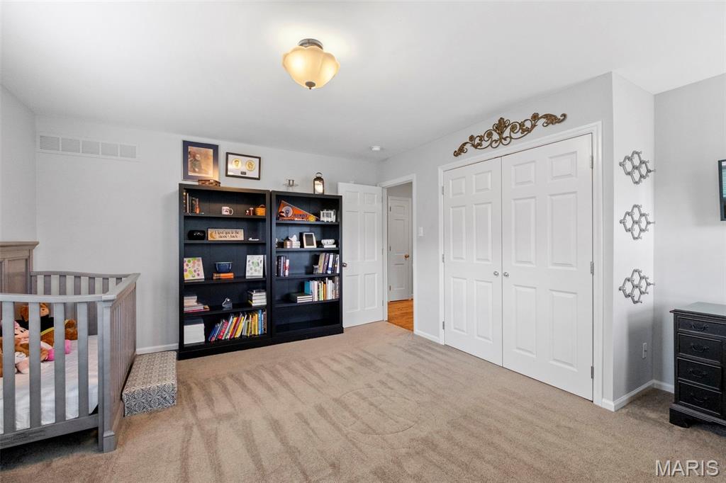 Creve Coeur, Missouri 63141, United States, 4 Bedrooms Bedrooms, ,4 BathroomsBathrooms,Residential,Pending,166414