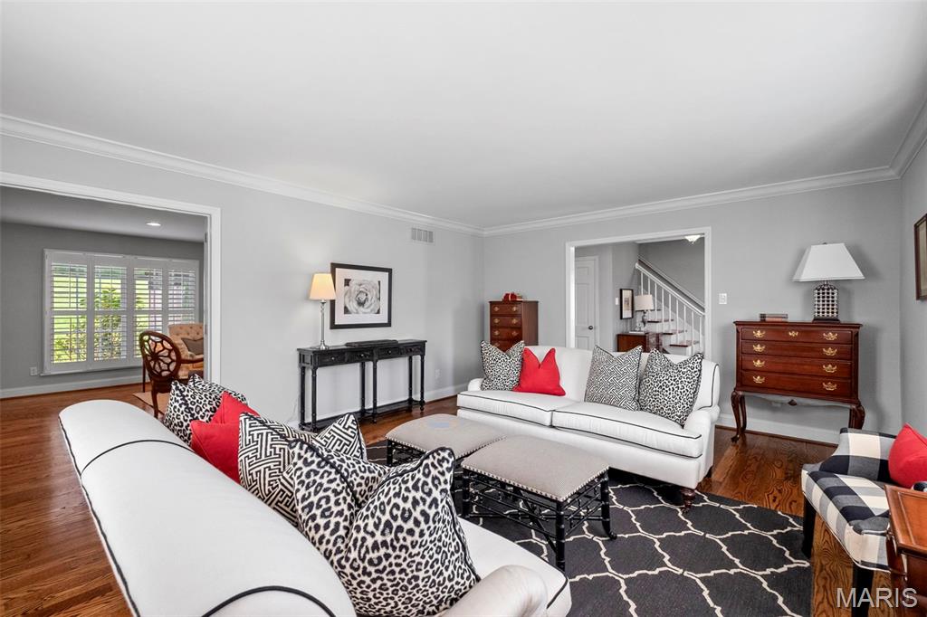 Creve Coeur, Missouri 63141, United States, 4 Bedrooms Bedrooms, ,4 BathroomsBathrooms,Residential,Pending,166414