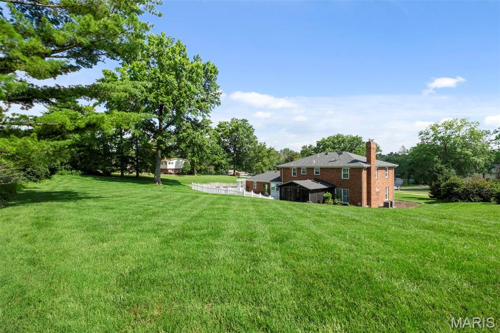 Creve Coeur, Missouri 63141, United States, 4 Bedrooms Bedrooms, ,4 BathroomsBathrooms,Residential,Pending,166414