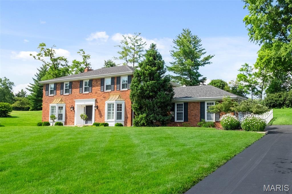 Creve Coeur, Missouri 63141, United States, 4 Bedrooms Bedrooms, ,4 BathroomsBathrooms,Residential,Pending,166414