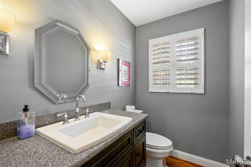 Creve Coeur, Missouri 63141, United States, 4 Bedrooms Bedrooms, ,4 BathroomsBathrooms,Residential,Pending,166414