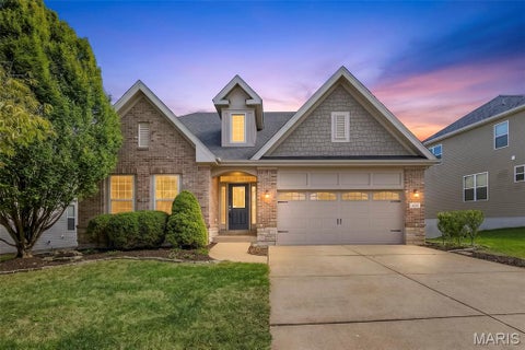 Photo of 420 Maple Rise Path, Chesterfield, MO 63005 (MLS # 26056859)