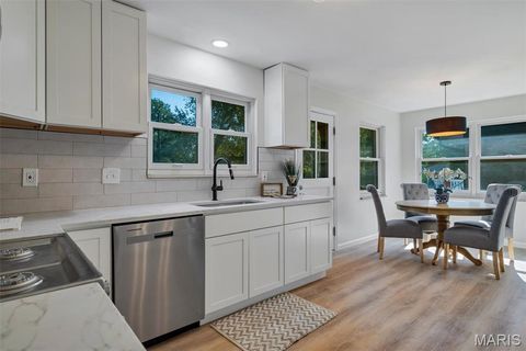 Tiny photo for 946 Abbeville Drive, St Louis, MO 63130 (MLS # 25070286)