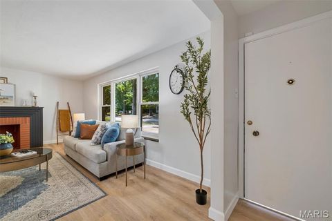 Tiny photo for 946 Abbeville Drive, St Louis, MO 63130 (MLS # 25070286)