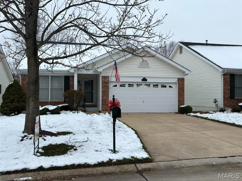 Photo of 12 Soenker Circle, St Peters, MO 63376 (MLS # 25079105)