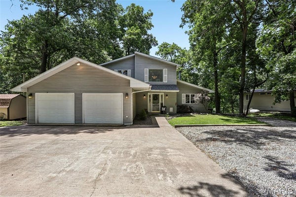 111 SOLAR CIR, LITCHFIELD, IL 62056 - Image 36b616203e17c0fcdfbbe7ae59ee2a4e/3431659389